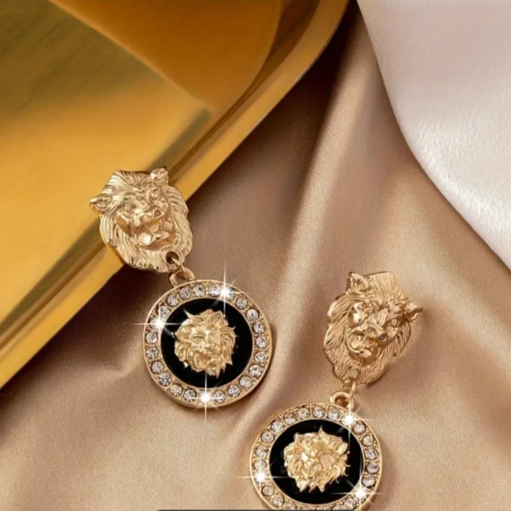 Elegant Gold Lion Head Earrings NIP